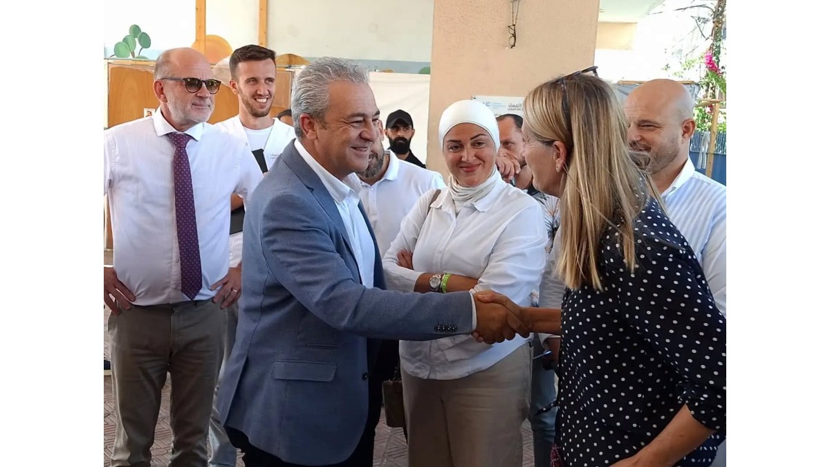 وفد ديبلوماسي أوروبي زار صيدا للاطلاع على الجهود الإغاثية في ثانوية الزعتري