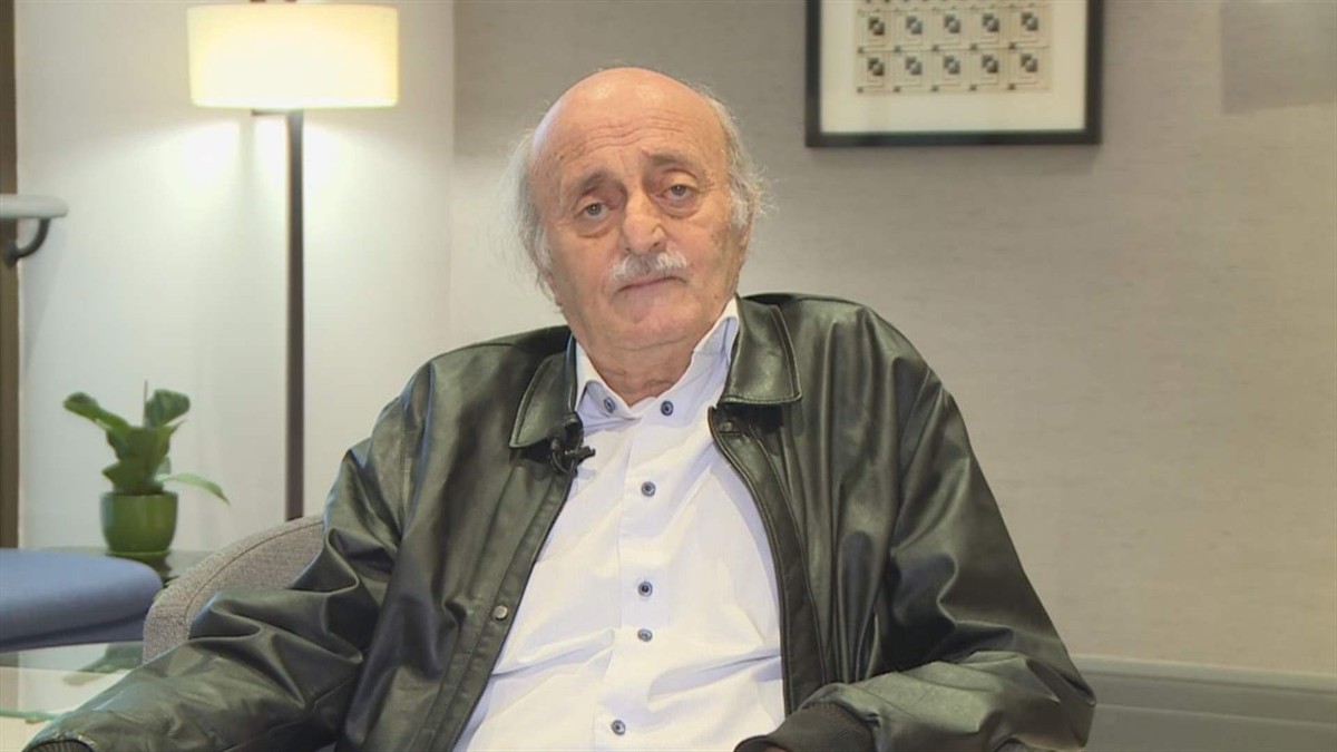 Jumblatt Calls for National Dialogue on Hezbollah’s Arms, Warns of Israeli Expansion and Growing Regional Instability