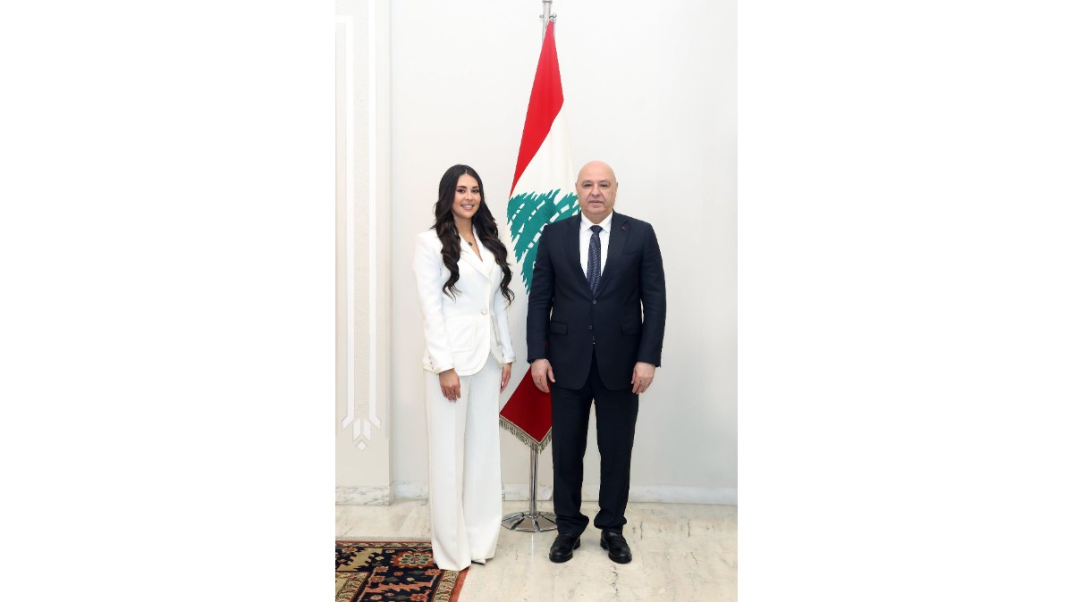 الرئيس عون استقبل ملكة جمال لبنان بيرلا حرب: مشاركتك الدولية تعطي صورة مشرقة عن لبنان