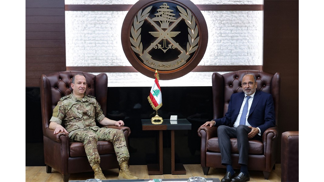 قائد الجيش عرض مع ريزا آليات تقديم المساعدات الإنسانية في الجنوب واستقبل ناصر ودرغام