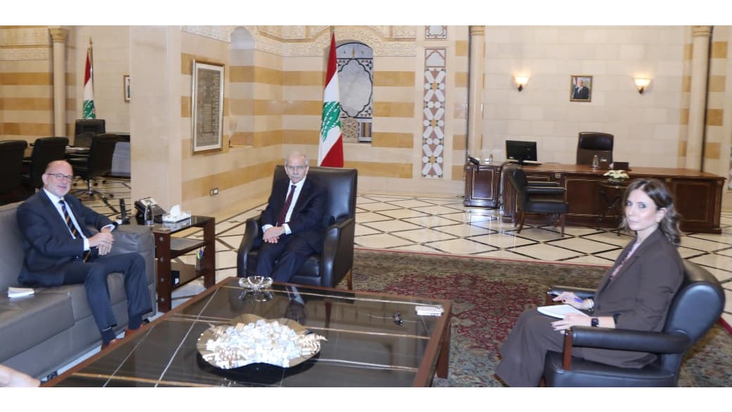 رئيس الحكومة وسفير السويد يبحثان الأوضاع في الجنوب