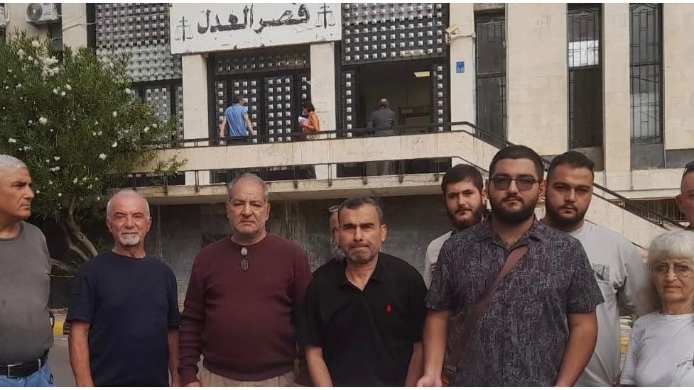 وقفة لـ"اتحاد المودعين" و"ائتلاف العسكريين المتقاعدين" أمام قصر عدل بعبدا