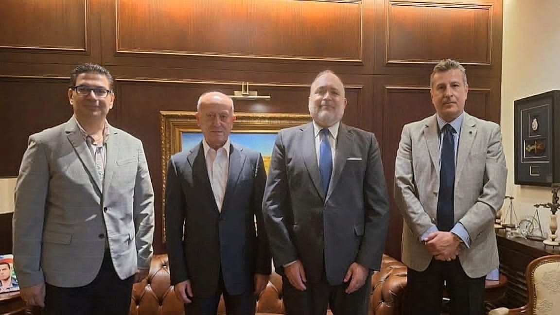 وفد من «المؤتمر الدائم للفدرالية» و«منتدى طريق السلام» يسلّم ريفي عريضة لتعديل الدستور اللبناني
