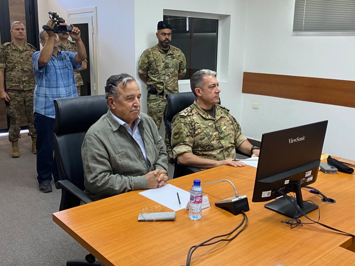 فهمي يلتقي كبار الضباط في الجيش في ثكنة بنوا في صور