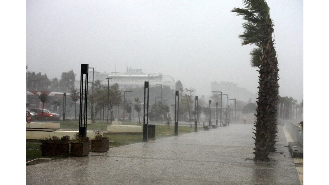 4 people killed in storm that hit Antalya, Turkey