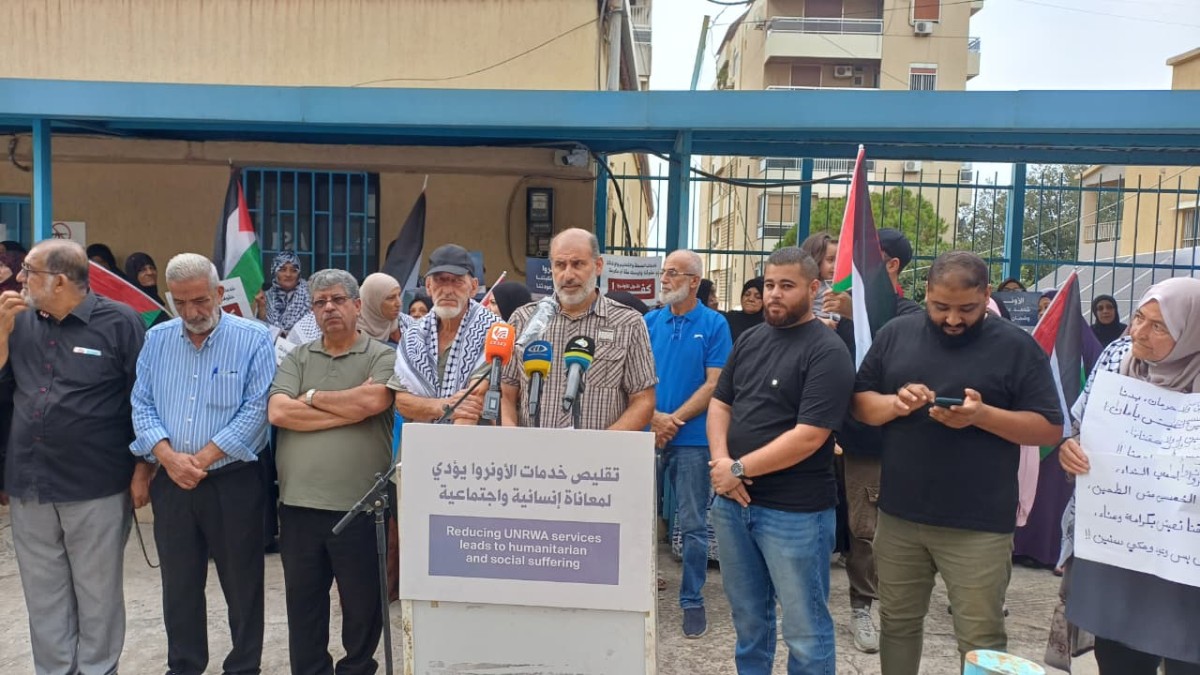 Sit-in outside the UNRWA office in Sidon in rejection of its policy of reducing services